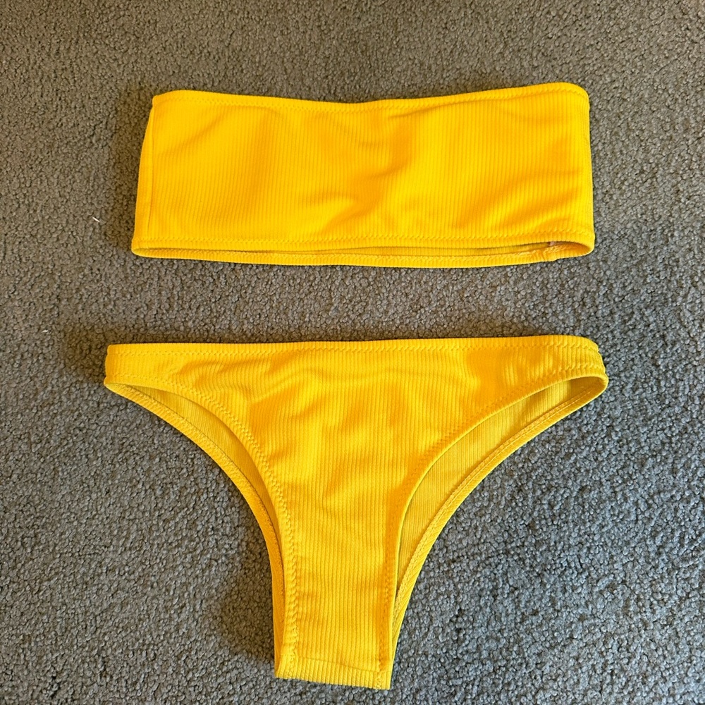Yellow strapless bikini
